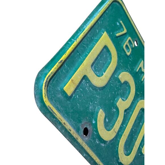 1976 Missouri Truck VTG Single License Plate (1) August P30 860 Green Yellow - Picture 3 of 3